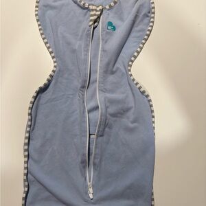 NO TAG 1.0 TOG Small 8-13 lb Love to Dream Blue Baby Swaddle